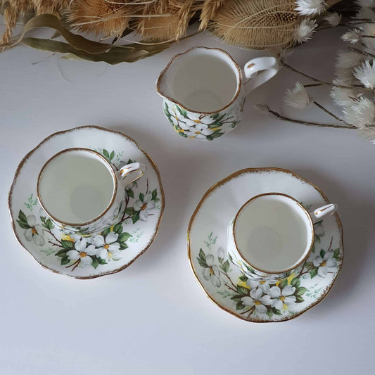 Geurkaarsen gegoten in Royal Albert White Dogwood