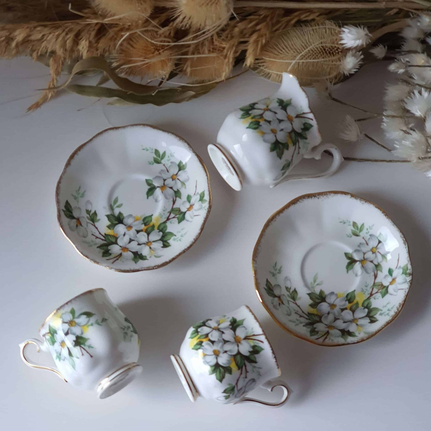 Geurkaarsen gegoten in Royal Albert White Dogwood