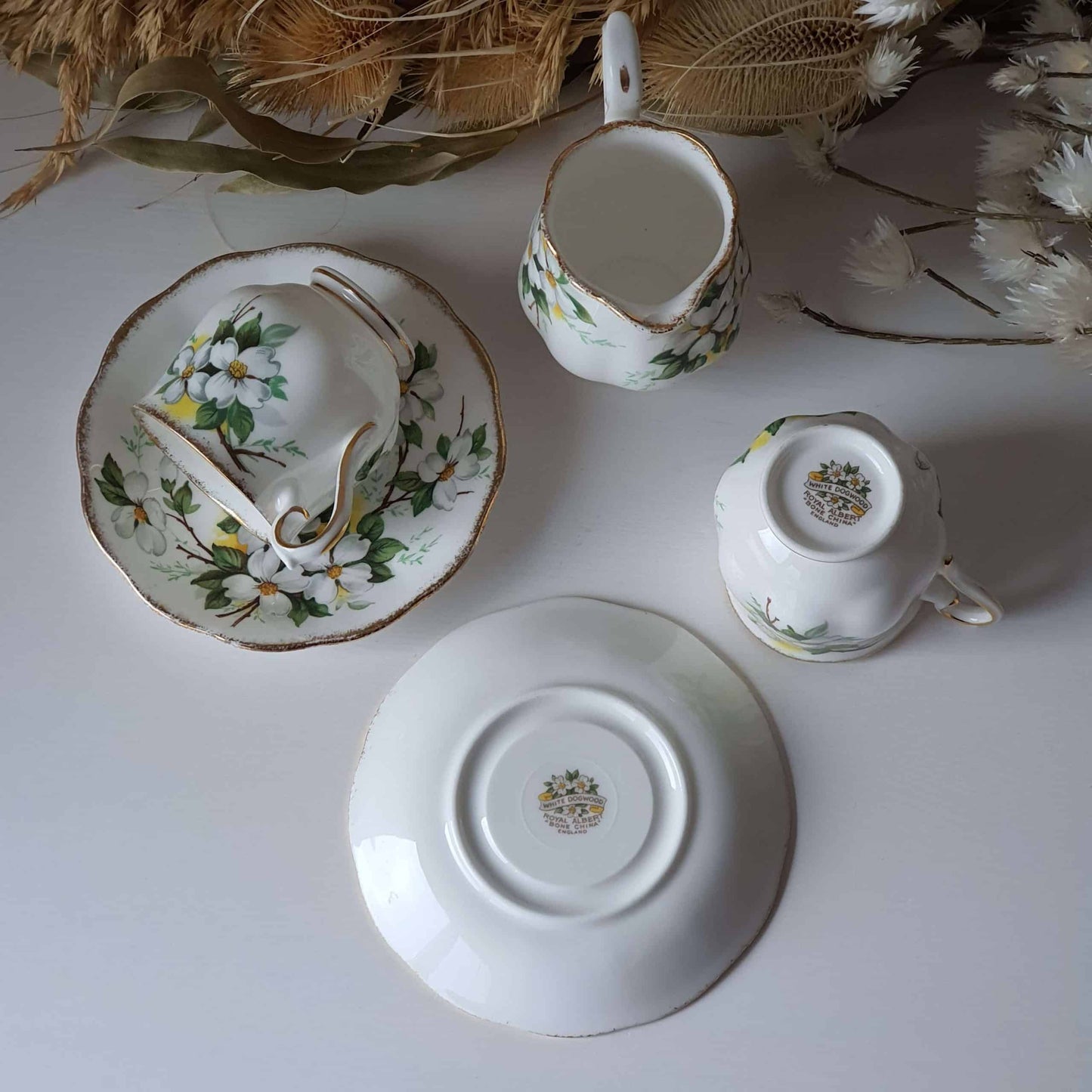 Geurkaarsen gegoten in Royal Albert White Dogwood