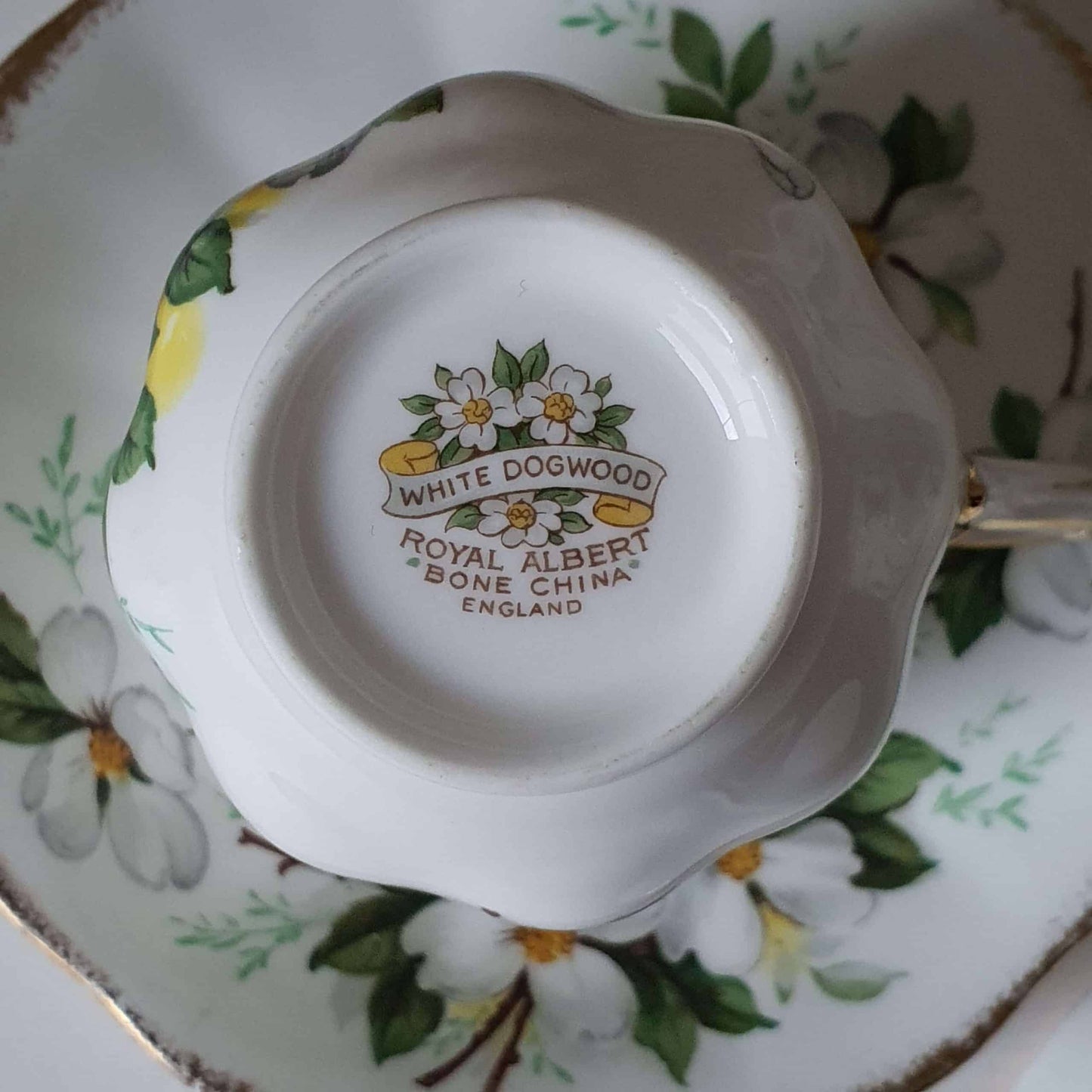 Geurkaarsen gegoten in Royal Albert White Dogwood