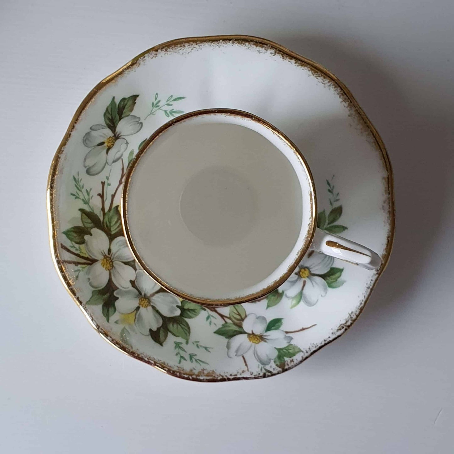 Geurkaarsen gegoten in Royal Albert White Dogwood