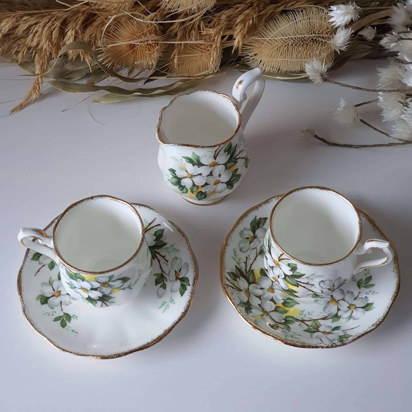 Geurkaarsen gegoten in Royal Albert White Dogwood